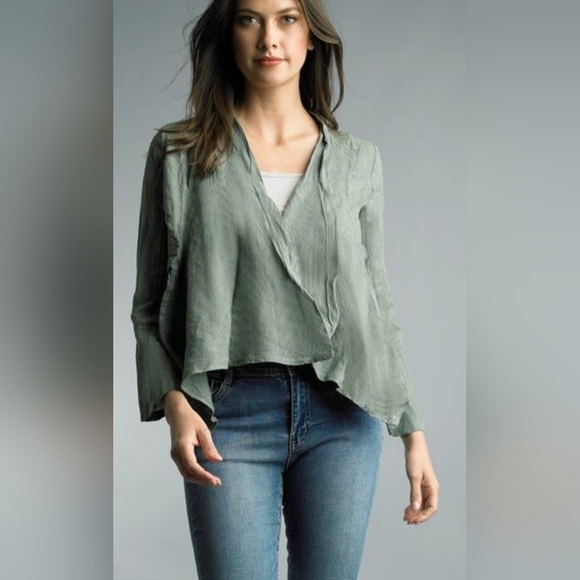 Tempo Paris Jackets & Blazers - Tempo Paris 100% Short Linen Jacket. Size M